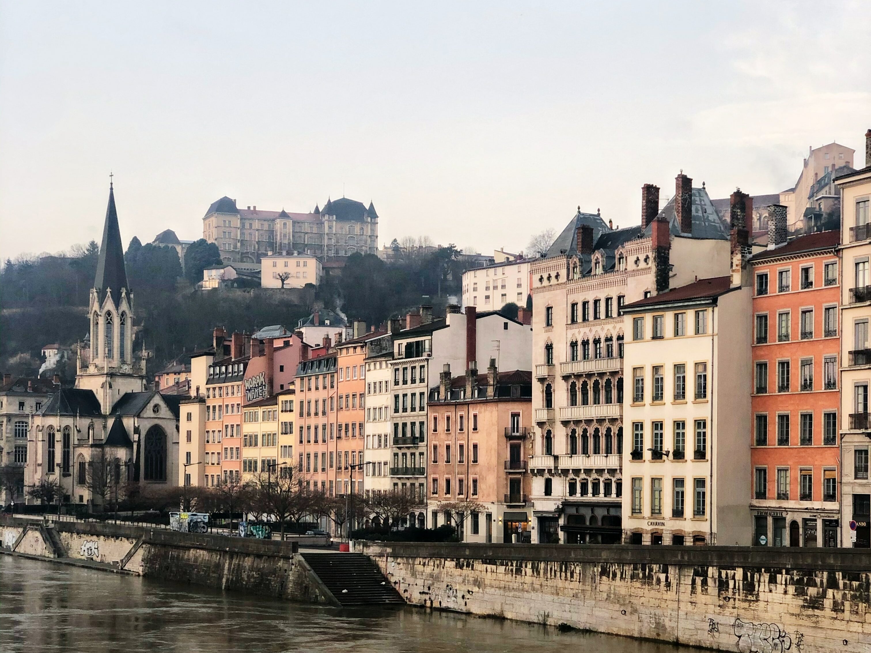 Lyon en direct de Marseille Photo by Despina Galani on Unsplash